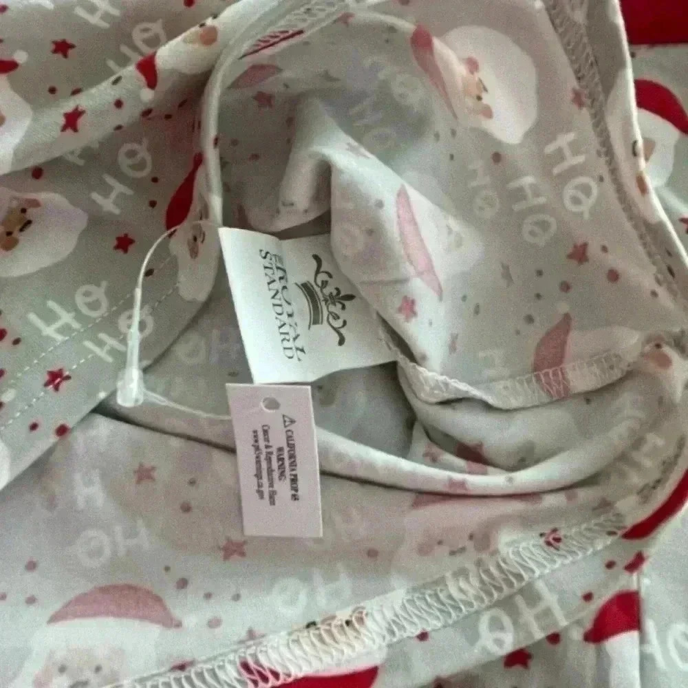 🆕Royal Standard Size 6 Santa Pajama Set - Picture 2 of 5
